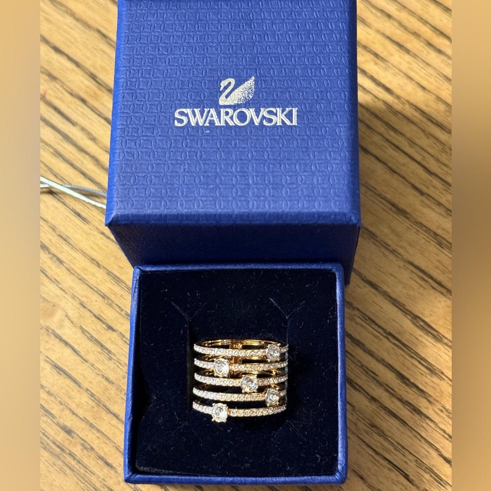 Beautiful Swarovski rose gold tone and crystal ring
